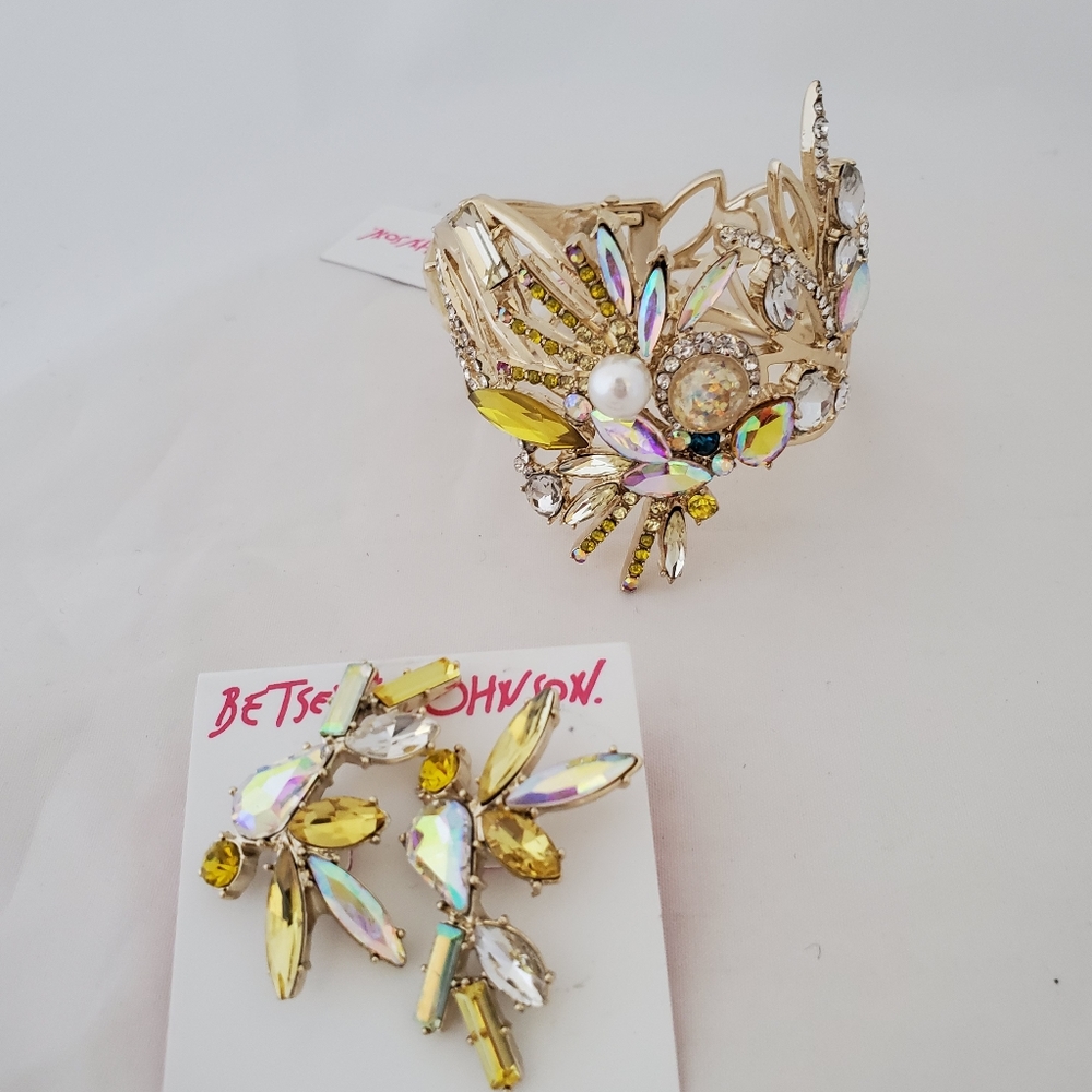 Betsey Johnson jewelry - Picture 1 of 8